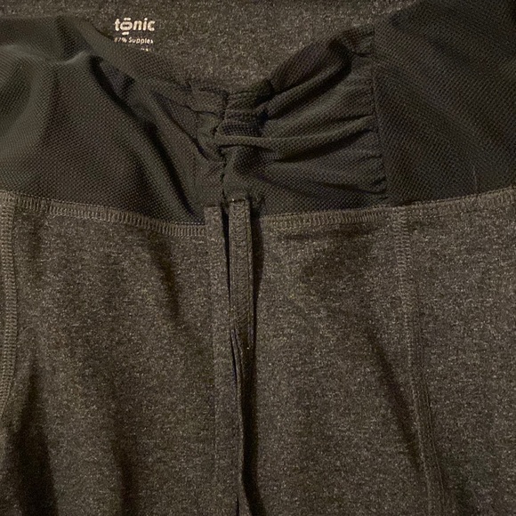 Pair of Tonic capri’s. low waist size Large. - Picture 3 of 6